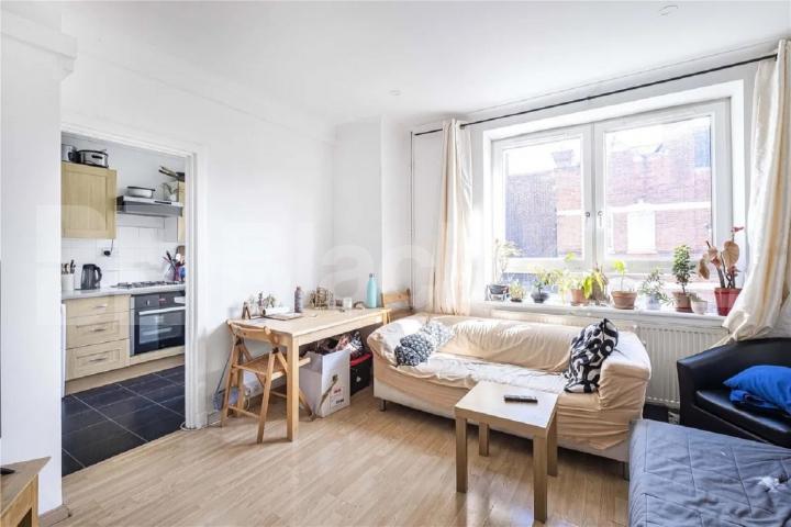 Located moments from London Bridge, Borough and The River Thames Whites Grounds, London Bridge